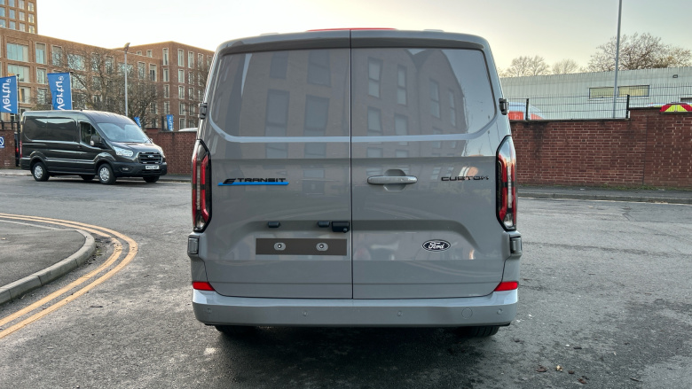 Ford Transit Custom E-320 L1 Rwd 100kW 65kWh H1 Van Limited Auto